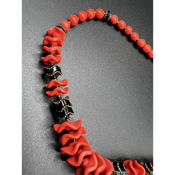 CZECH Glass Coral Pink Ruffle Black Zig Zag Graduated Bead Necklace - Picture 8 of 9